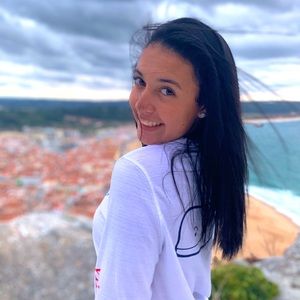 Meet your Posher, Ana